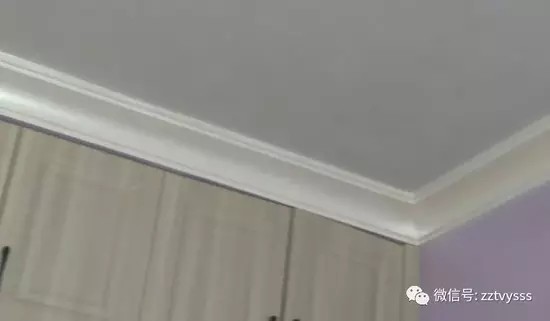 郑州一新房装修后发现房顶高低不平 业主很闹心！