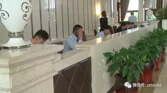 郑州一新房装修后发现房顶高低不平 业主很闹心！
